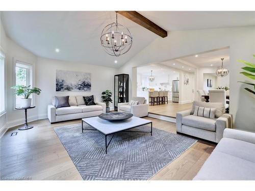 1085 Augustus Drive, Burlington, ON - Indoor Photo Showing Living Room