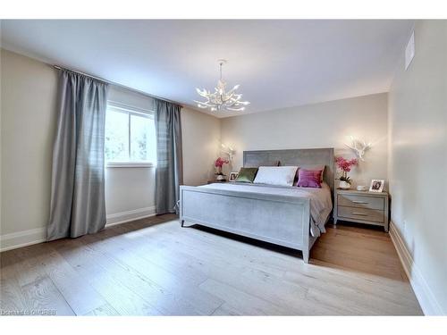 1085 Augustus Drive, Burlington, ON - Indoor Photo Showing Bedroom