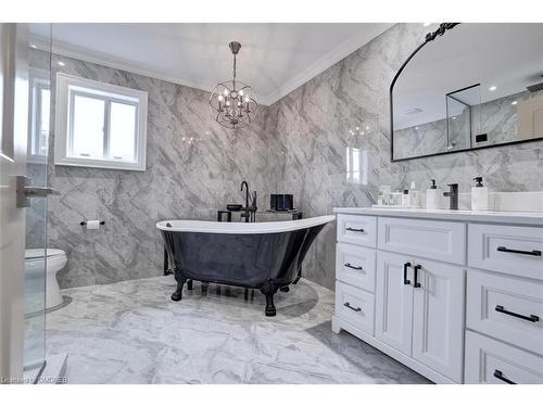 1085 Augustus Drive, Burlington, ON - Indoor Photo Showing Bathroom