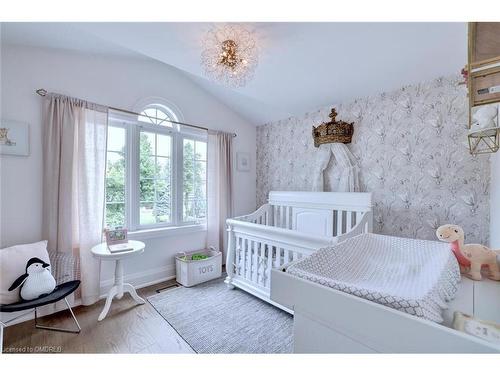 1085 Augustus Drive, Burlington, ON - Indoor Photo Showing Bedroom