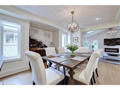 1085 Augustus Drive, Burlington, ON - Indoor Photo Showing Dining Room