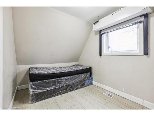 19 Bailey Street, St. Catharines, ON - Indoor Photo Showing Bedroom