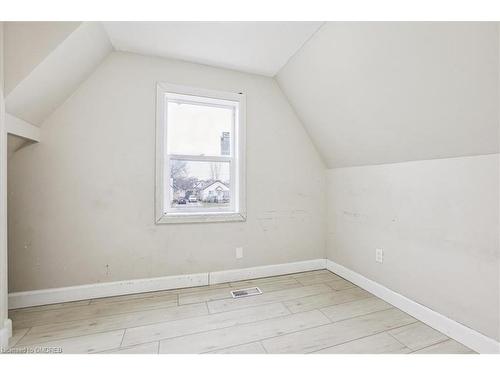 19 Bailey Street, St. Catharines, ON - Indoor Photo Showing Other Room
