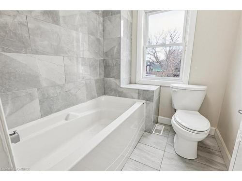 19 Bailey Street, St. Catharines, ON - Indoor Photo Showing Bathroom