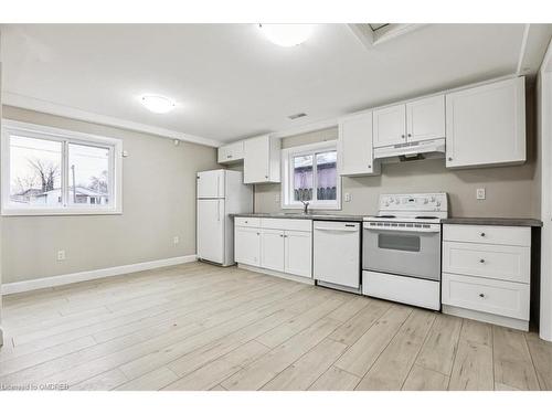 19 Bailey Street, St. Catharines, ON - Indoor Photo Showing Kitchen