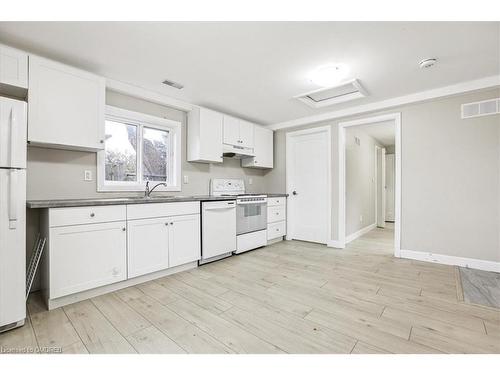 19 Bailey Street, St. Catharines, ON - Indoor Photo Showing Kitchen