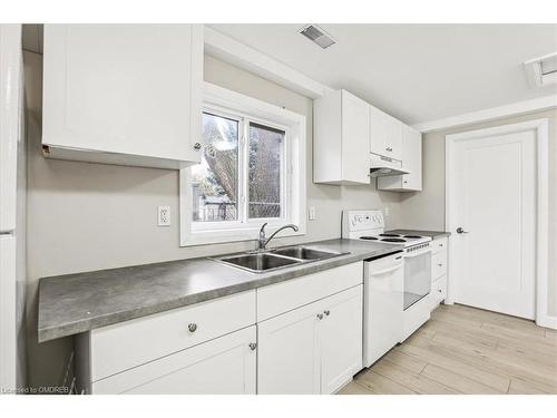 19 Bailey Street, St. Catharines, ON - Indoor Photo Showing Kitchen With Double Sink