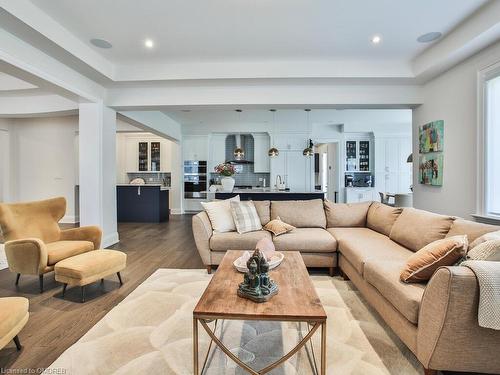 2302 Hyacinth Crescent, Oakville, ON - Indoor Photo Showing Living Room