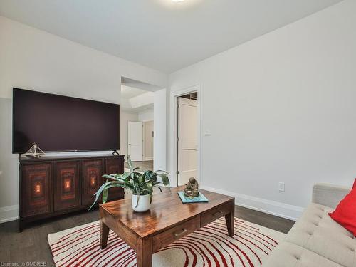 2302 Hyacinth Crescent, Oakville, ON - Indoor Photo Showing Living Room