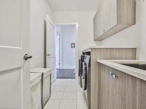 2302 Hyacinth Crescent, Oakville, ON - Indoor Photo Showing Laundry Room