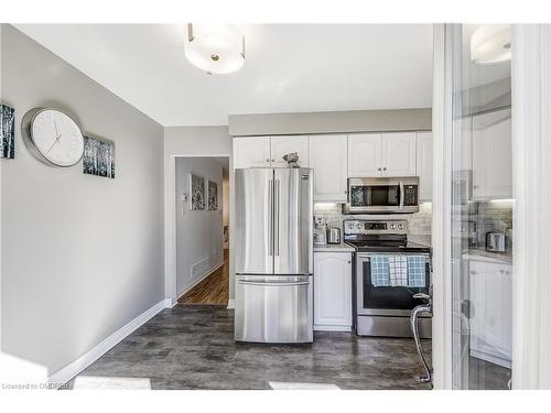 107 Madison Court W, Welland, ON - Indoor Photo Showing Kitchen