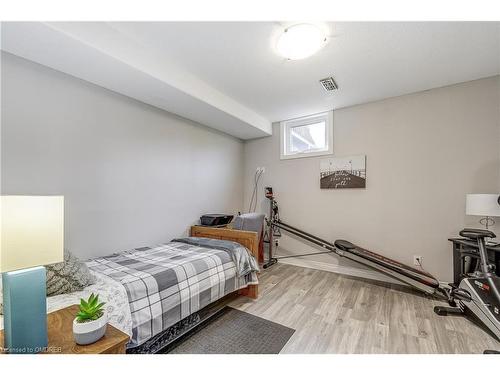 107 Madison Court W, Welland, ON - Indoor Photo Showing Bedroom