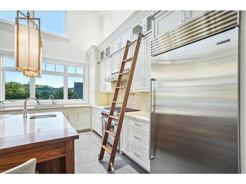 12 Theodore Drive, Mississauga, ON - Indoor Photo Showing Kitchen With Upgraded Kitchen