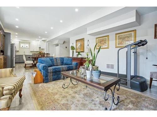 12 Theodore Drive, Mississauga, ON - Indoor Photo Showing Living Room