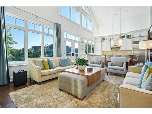 12 Theodore Drive, Mississauga, ON - Indoor Photo Showing Living Room