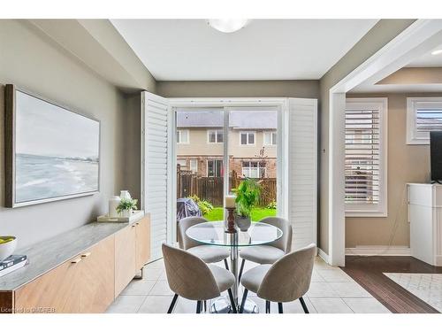 44-2019 Trawden Way, Oakville, ON - Indoor Photo Showing Dining Room