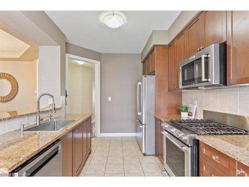 44-2019 Trawden Way, Oakville, ON - Indoor Photo Showing Kitchen With Upgraded Kitchen