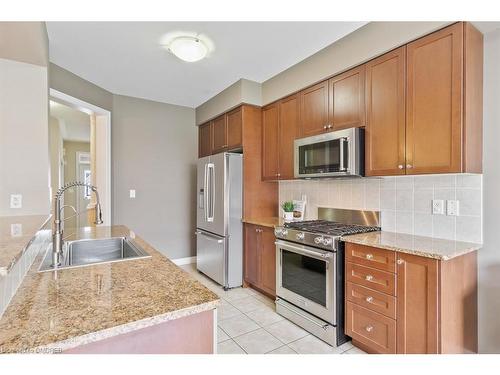 44-2019 Trawden Way, Oakville, ON - Indoor Photo Showing Kitchen