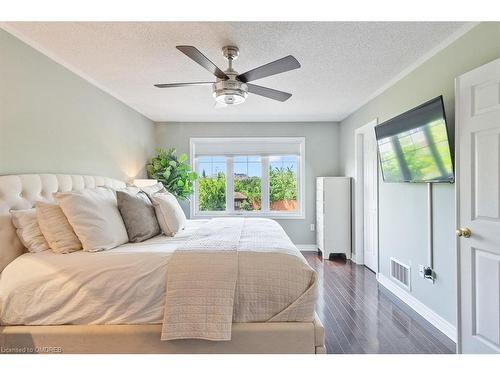 44-2019 Trawden Way, Oakville, ON - Indoor Photo Showing Bedroom