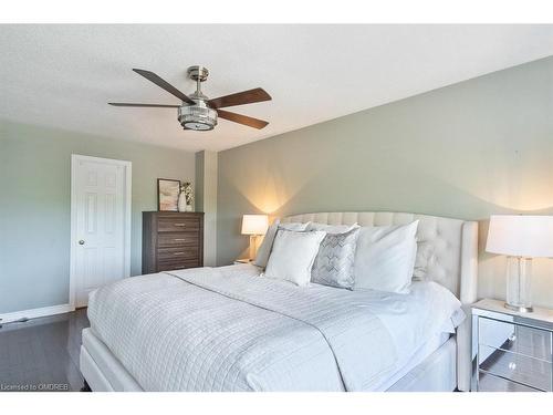 44-2019 Trawden Way, Oakville, ON - Indoor Photo Showing Bedroom