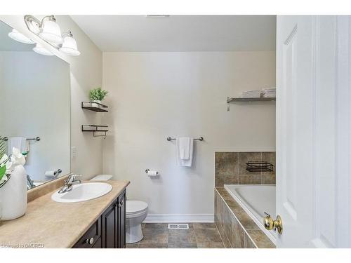 44-2019 Trawden Way, Oakville, ON - Indoor Photo Showing Bathroom