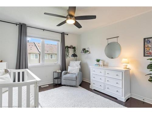44-2019 Trawden Way, Oakville, ON - Indoor Photo Showing Bedroom