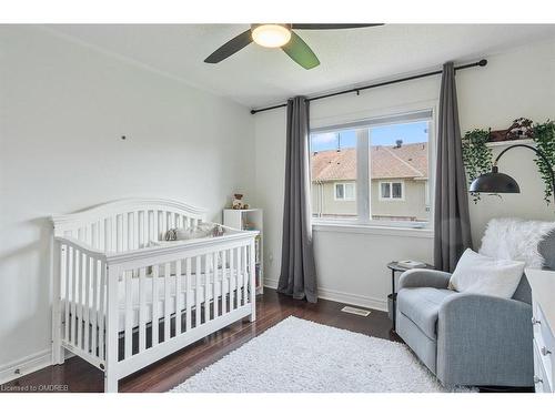 44-2019 Trawden Way, Oakville, ON - Indoor Photo Showing Bedroom