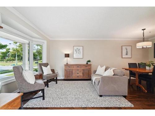 2471 Nettlecreek Crescent, Oakville, ON - Indoor Photo Showing Living Room