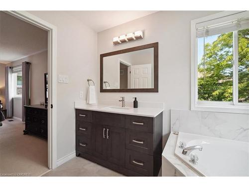 2471 Nettlecreek Crescent, Oakville, ON - Indoor Photo Showing Bathroom