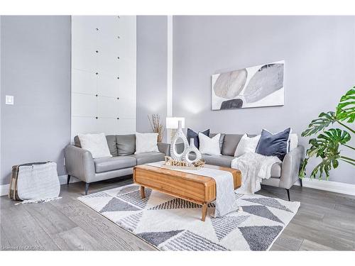 1395 Silversmith Drive, Oakville, ON - Indoor Photo Showing Living Room