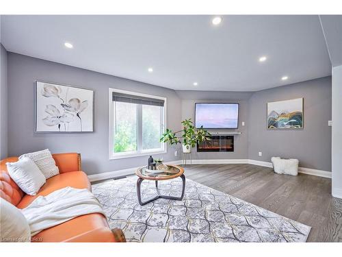 1395 Silversmith Drive, Oakville, ON - Indoor Photo Showing Living Room