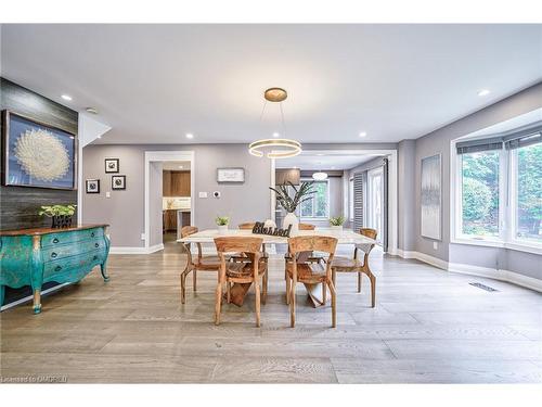 1395 Silversmith Drive, Oakville, ON - Indoor Photo Showing Dining Room