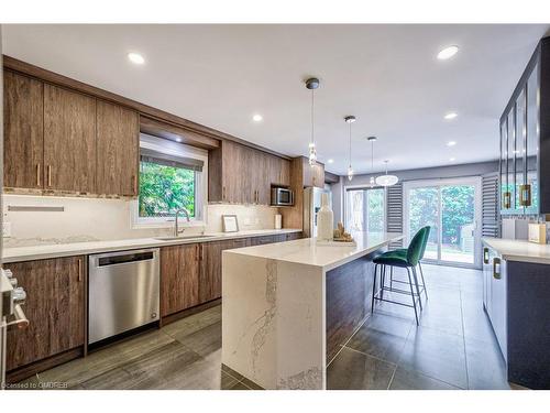 1395 Silversmith Drive, Oakville, ON - Indoor Photo Showing Kitchen With Stainless Steel Kitchen With Upgraded Kitchen