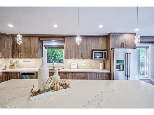 1395 Silversmith Drive, Oakville, ON - Indoor Photo Showing Kitchen With Stainless Steel Kitchen With Upgraded Kitchen