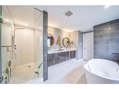 1395 Silversmith Drive, Oakville, ON - Indoor Photo Showing Bathroom