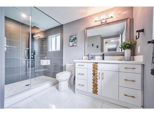 1395 Silversmith Drive, Oakville, ON - Indoor Photo Showing Bathroom