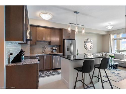 518-2490 Old Bronte Road, Oakville, ON - Indoor Photo Showing Kitchen With Upgraded Kitchen