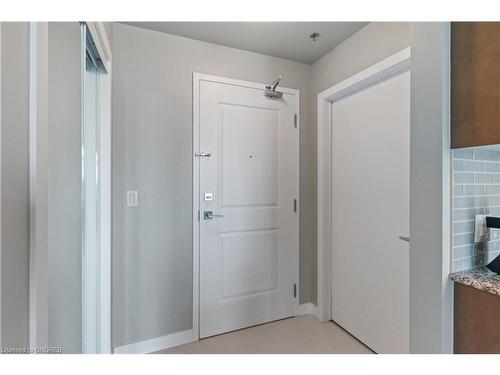 518-2490 Old Bronte Road, Oakville, ON - Indoor Photo Showing Other Room
