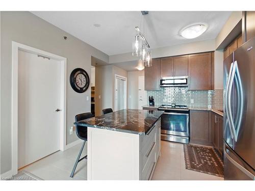 518-2490 Old Bronte Road, Oakville, ON - Indoor Photo Showing Kitchen With Upgraded Kitchen