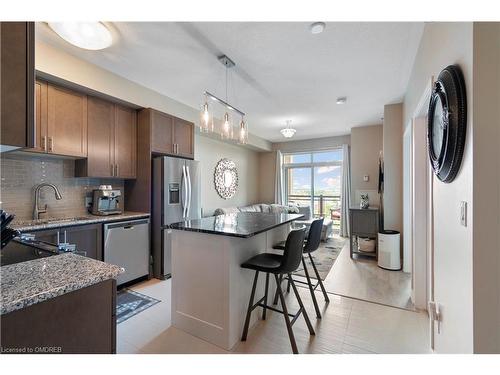 518-2490 Old Bronte Road, Oakville, ON - Indoor Photo Showing Kitchen With Upgraded Kitchen