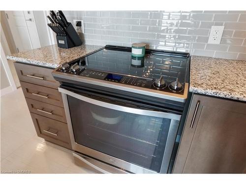 518-2490 Old Bronte Road, Oakville, ON - Indoor Photo Showing Kitchen