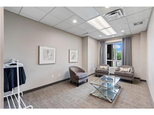 518-2490 Old Bronte Road, Oakville, ON - Indoor