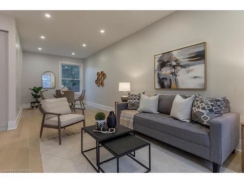 106 Alpine Avenue, Hamilton, ON - Indoor Photo Showing Living Room