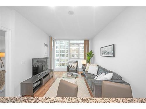 1501-225 Webb Drive, Mississauga, ON - Indoor Photo Showing Living Room