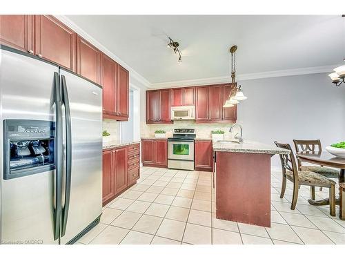 2425 Sequoia Way, Oakville, ON - Indoor Photo Showing Kitchen