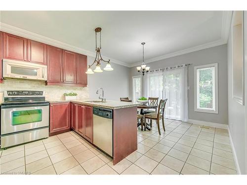 2425 Sequoia Way, Oakville, ON - Indoor Photo Showing Kitchen