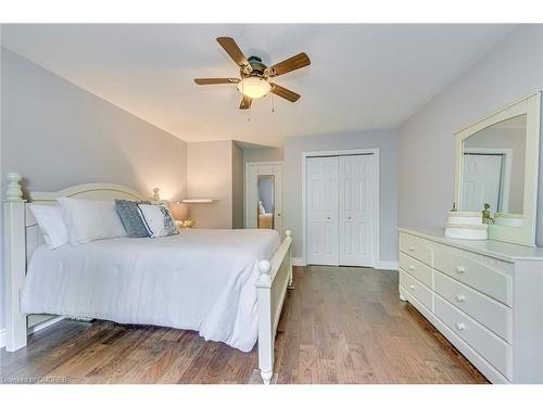 2425 Sequoia Way, Oakville, ON - Indoor Photo Showing Bedroom