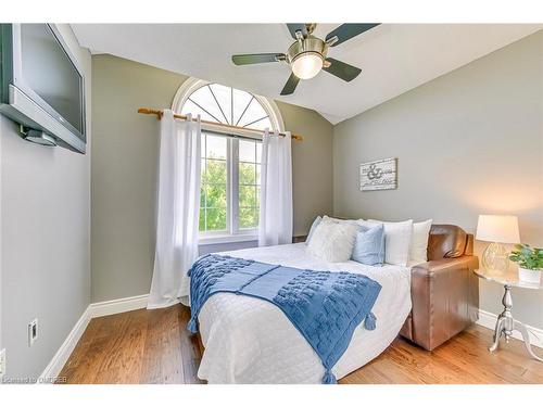 2425 Sequoia Way, Oakville, ON - Indoor Photo Showing Bedroom