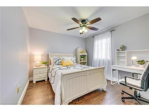 2425 Sequoia Way, Oakville, ON - Indoor Photo Showing Bedroom