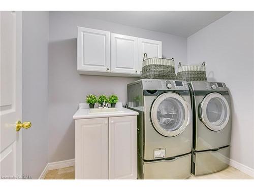 2425 Sequoia Way, Oakville, ON - Indoor Photo Showing Laundry Room